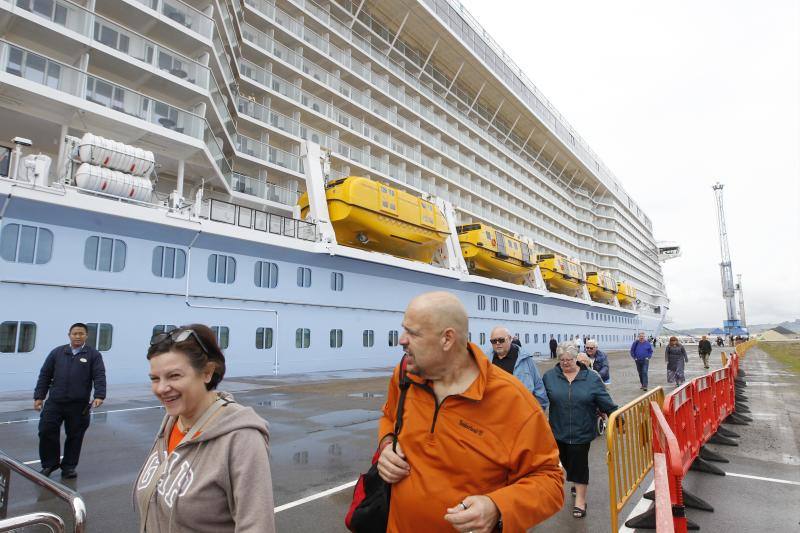 El &#039;Ovation of the seas&#039; visita Gijón