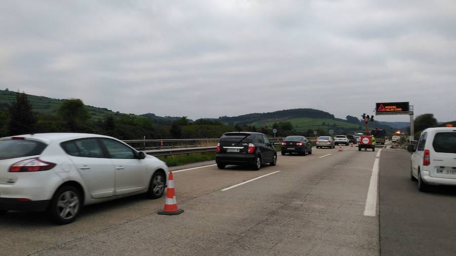 Retenciones kilométricas en la Y por las obras para tapar baches