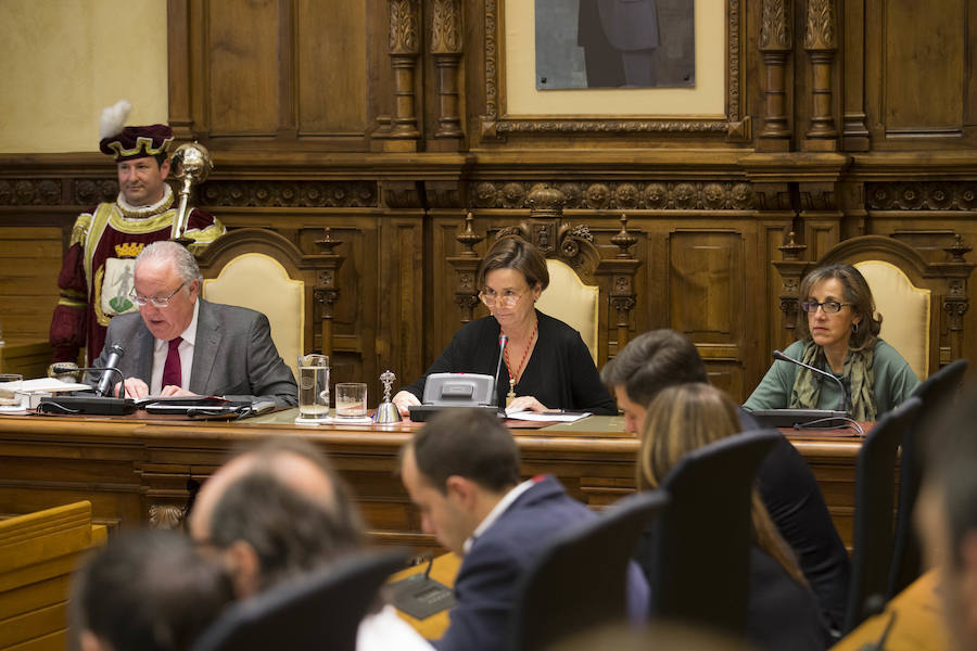 Pleno de Honores y Distinciones del Ayuntamiento de Gijón