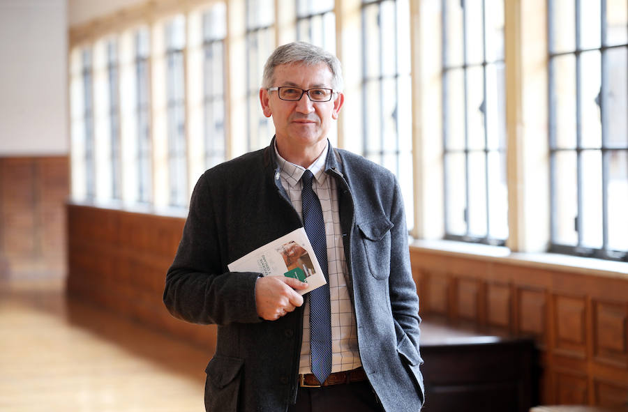 Santiago García Granda estrena su despacho de rector