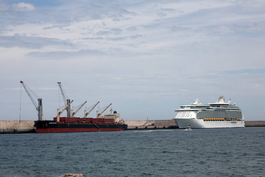 Primera escala gijonesa del &#039;Navigator of the Seas&#039;