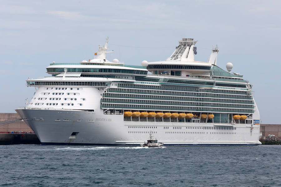 Primera escala gijonesa del &#039;Navigator of the Seas&#039;