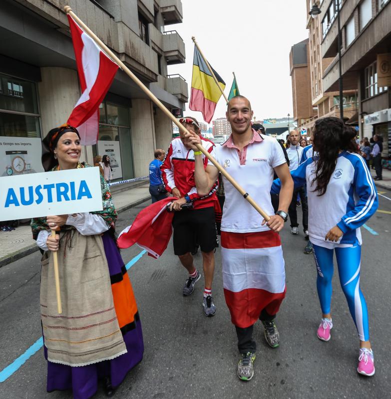 Un desfile por las calles de Avilés abre el Mundial de Duatlón