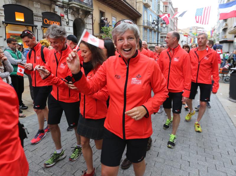 Un desfile por las calles de Avilés abre el Mundial de Duatlón