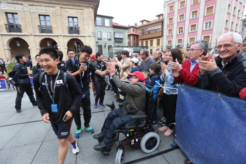 Un desfile por las calles de Avilés abre el Mundial de Duatlón