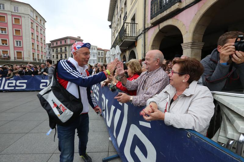 Un desfile por las calles de Avilés abre el Mundial de Duatlón