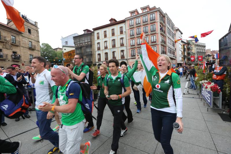 Un desfile por las calles de Avilés abre el Mundial de Duatlón