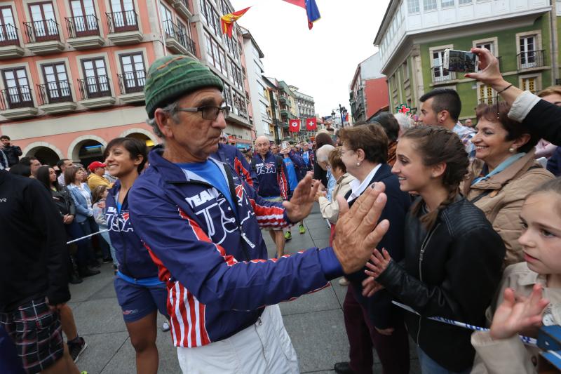 Un desfile por las calles de Avilés abre el Mundial de Duatlón