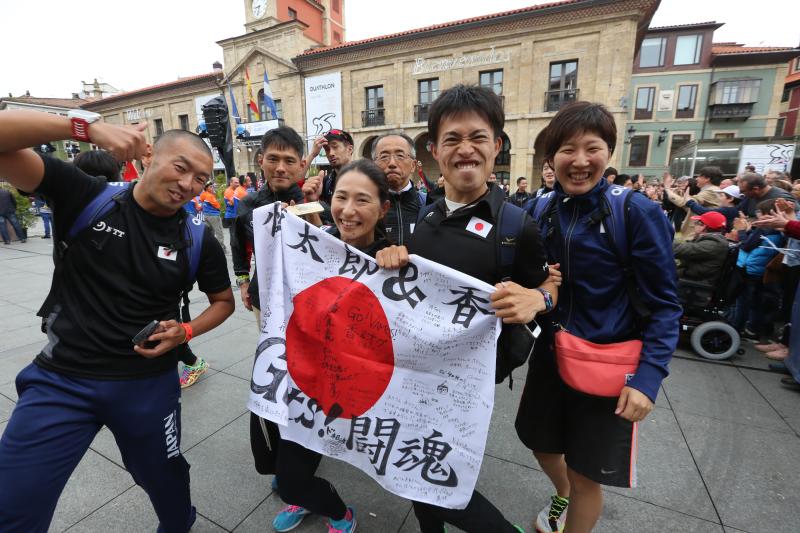 Un desfile por las calles de Avilés abre el Mundial de Duatlón