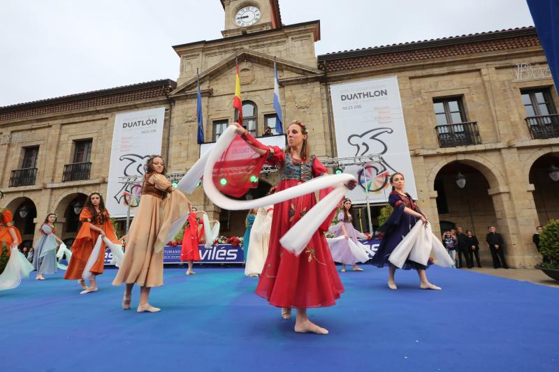 Un desfile por las calles de Avilés abre el Mundial de Duatlón