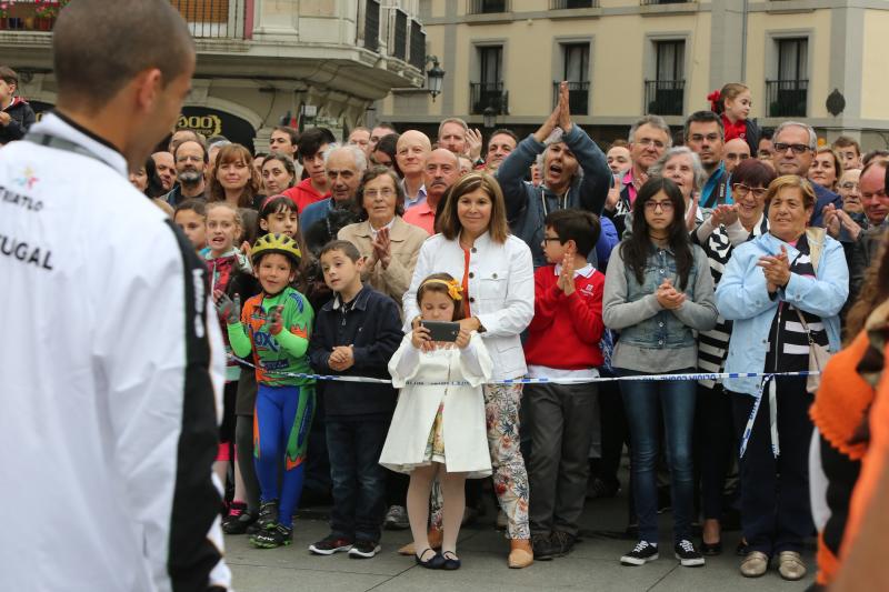 Un desfile por las calles de Avilés abre el Mundial de Duatlón