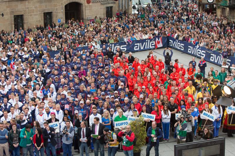 Un desfile por las calles de Avilés abre el Mundial de Duatlón