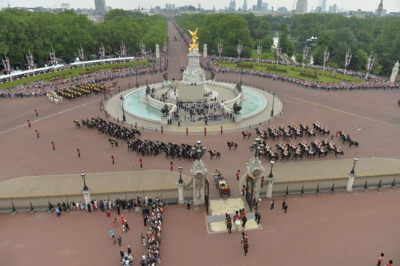 Un desfile para los 90 años de Isabel II