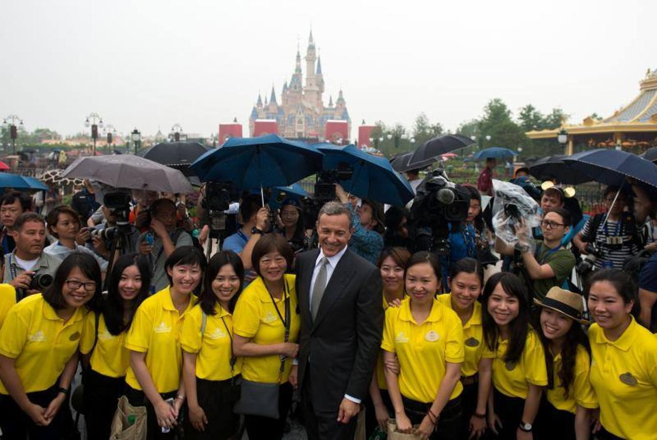 Abre el primer parque de atracciones Disney en China