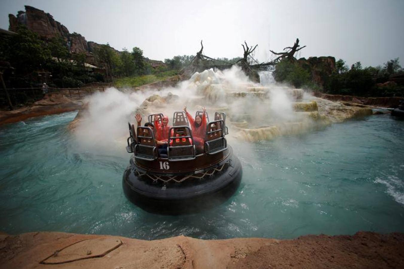 Abre el primer parque de atracciones Disney en China
