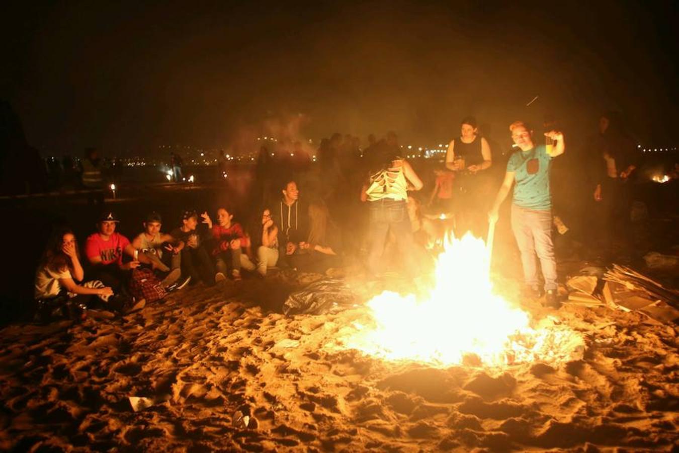 Gijón recibe con fuego al verano