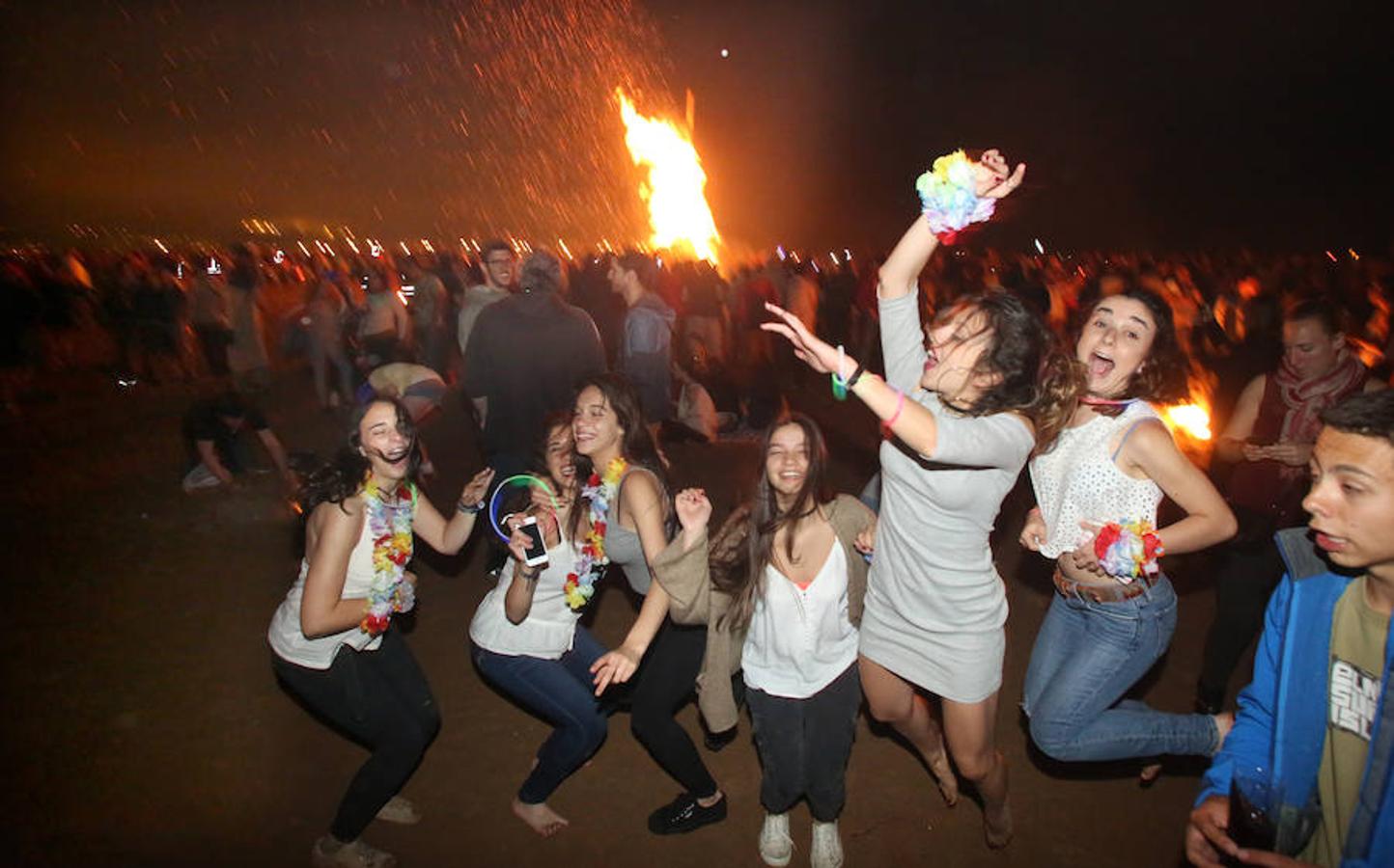 Gijón recibe con fuego al verano