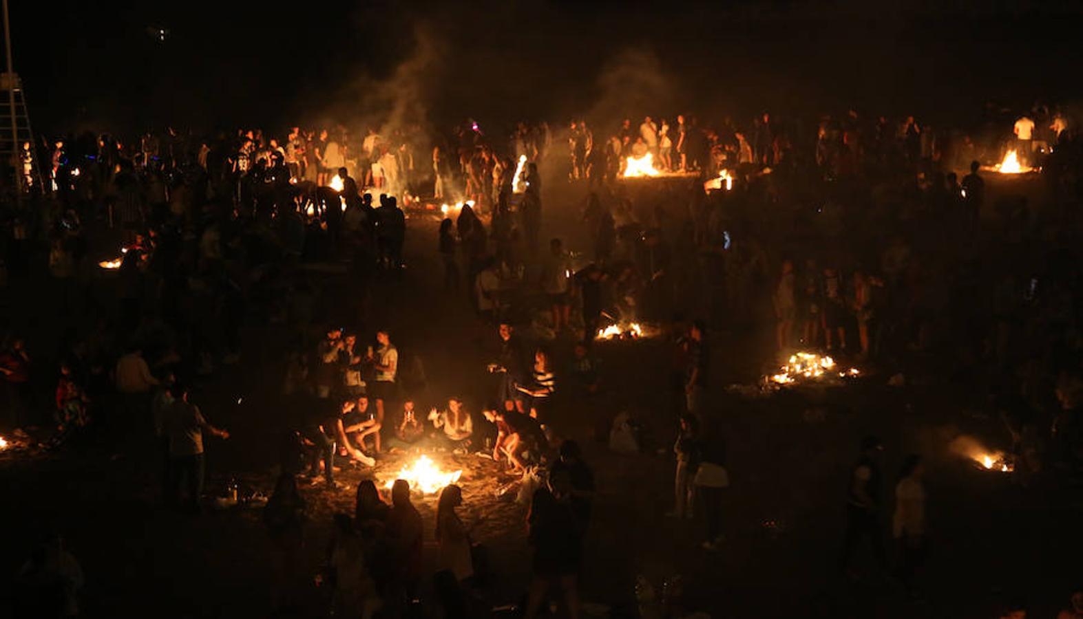 Gijón recibe con fuego al verano