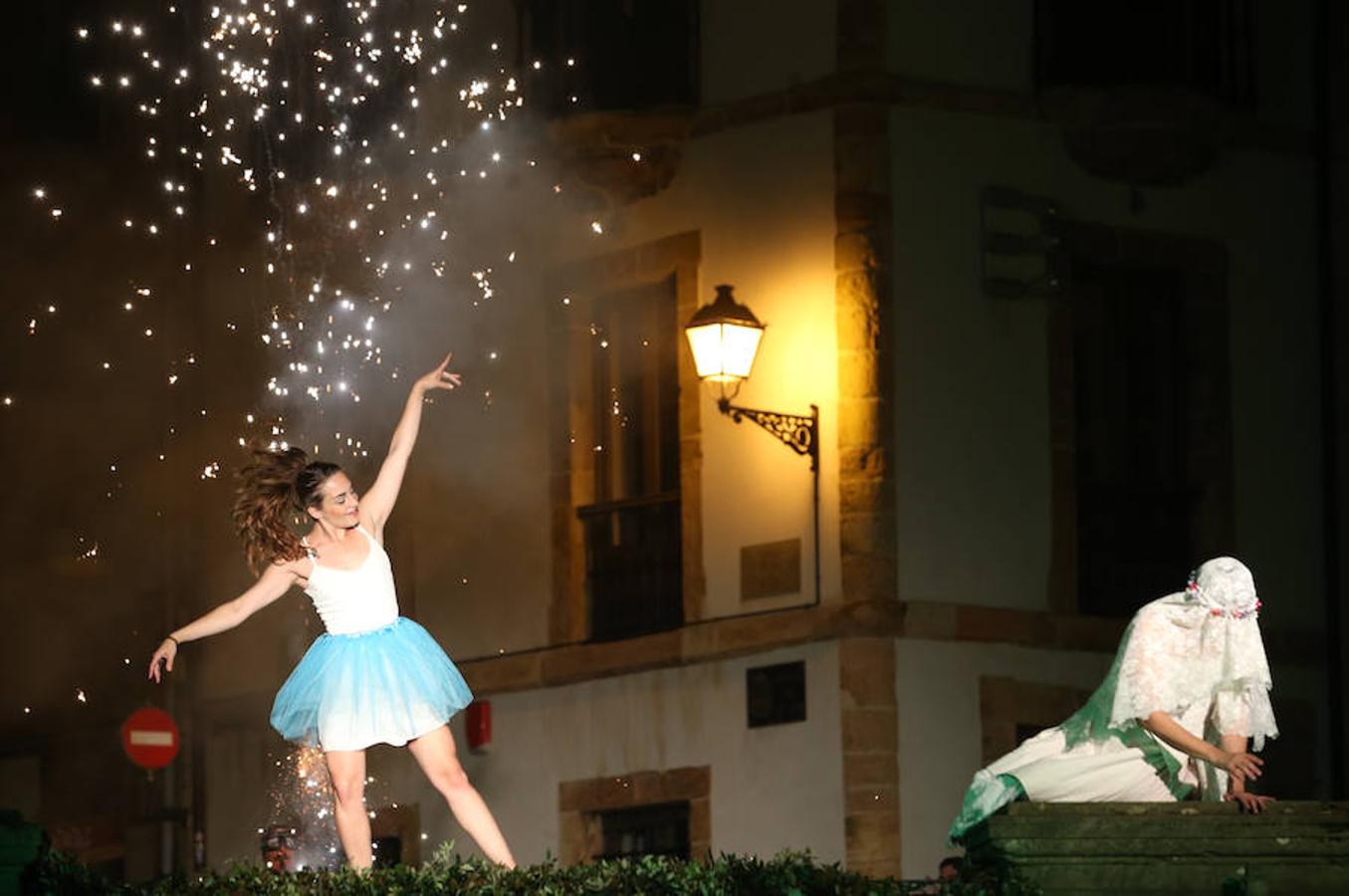 La lluvia no apaga la hoguera de San Juan en Oviedo