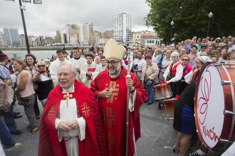 Polémica bendición de las aguas en Gijón