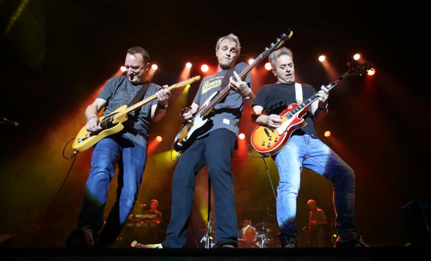 Los Hombres G hacen vibrar el festival Metrópoli de Gijón