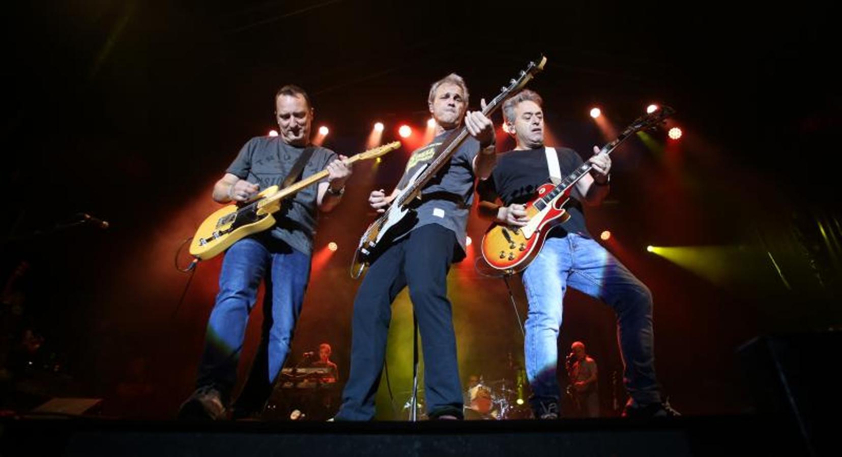 Los Hombres G hacen vibrar el festival Metrópoli de Gijón