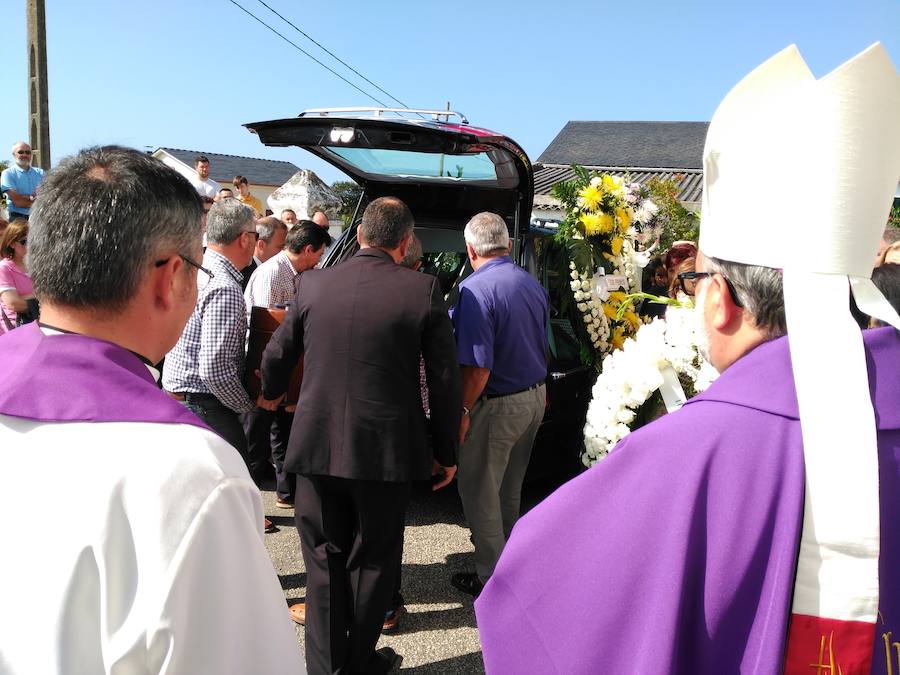 Multitudinario adiós al cura de Valdepares
