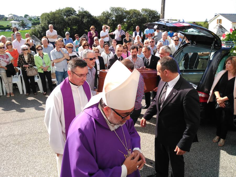 Multitudinario adiós al cura de Valdepares