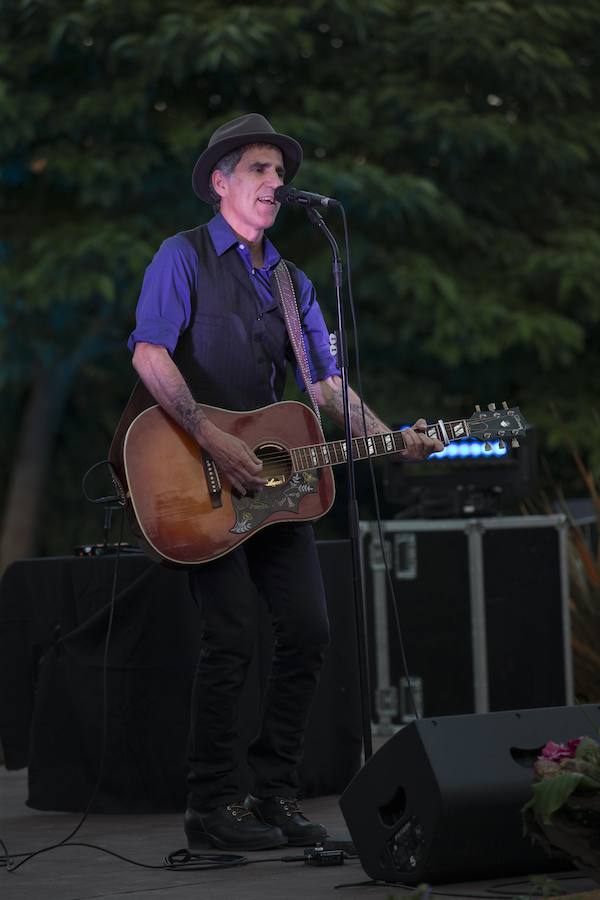 El Botánico se rinde a Mikel Erentxun