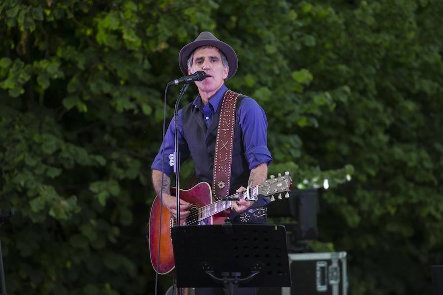 El Botánico se rinde a Mikel Erentxun