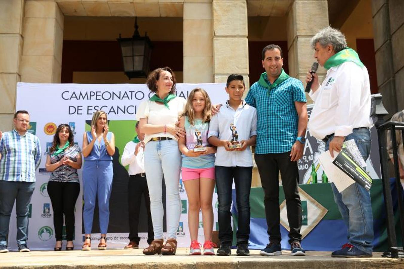 Salvador Ondó gana el Concurso de Escanciadores de Nava