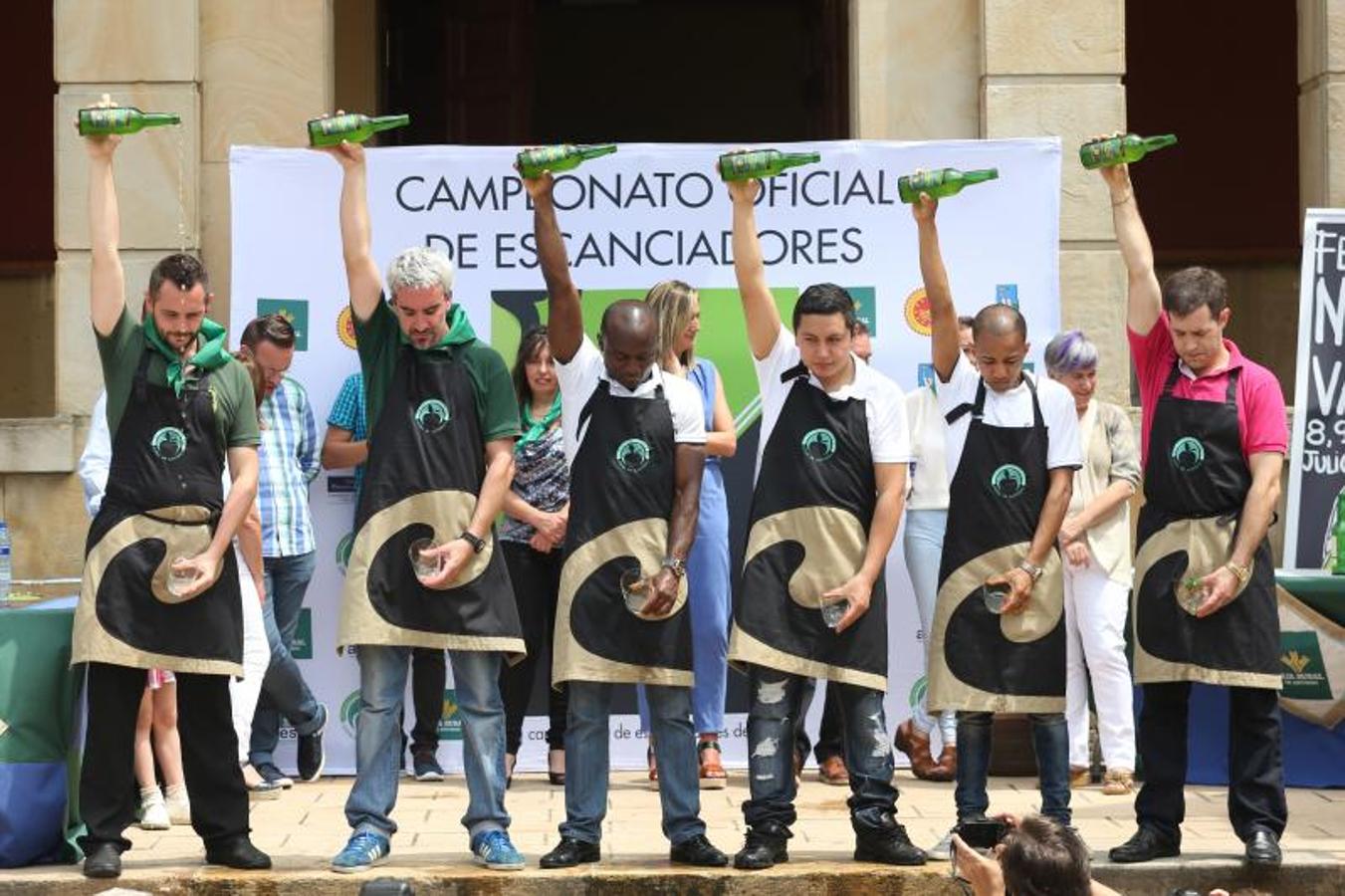 Salvador Ondó gana el Concurso de Escanciadores de Nava