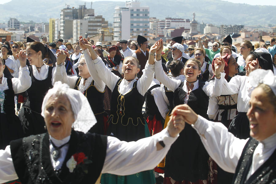 Jira y Danza Prima en el cerro de Santa Catalina