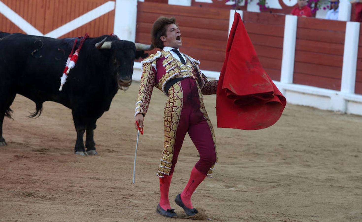 &#039;El Juli&#039; y Perera salen por la puerta grande de El Bibio