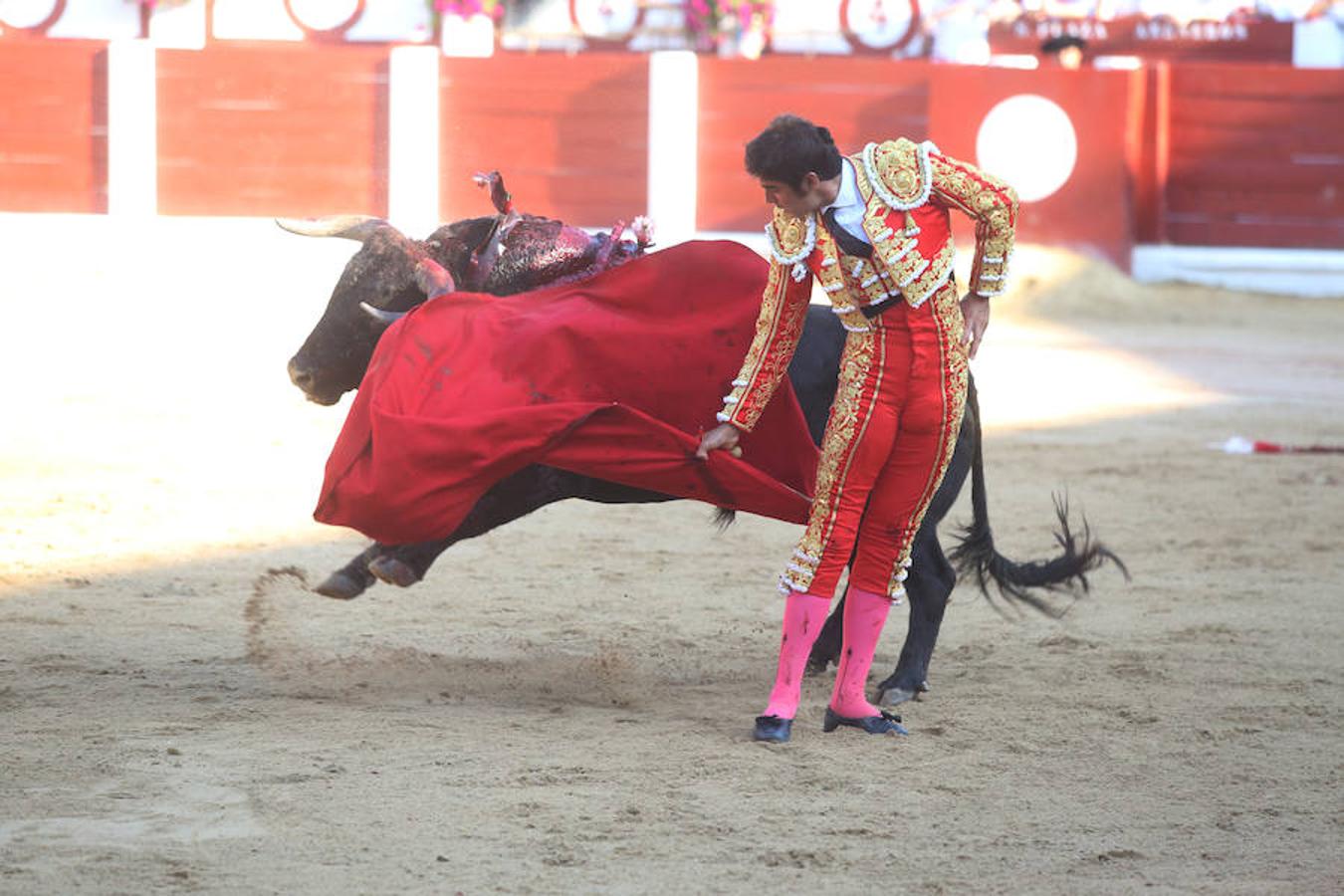 &#039;El Juli&#039; y Perera salen por la puerta grande de El Bibio