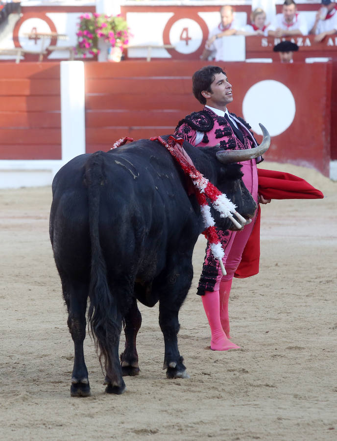 &#039;El Juli&#039; y Perera salen por la puerta grande de El Bibio