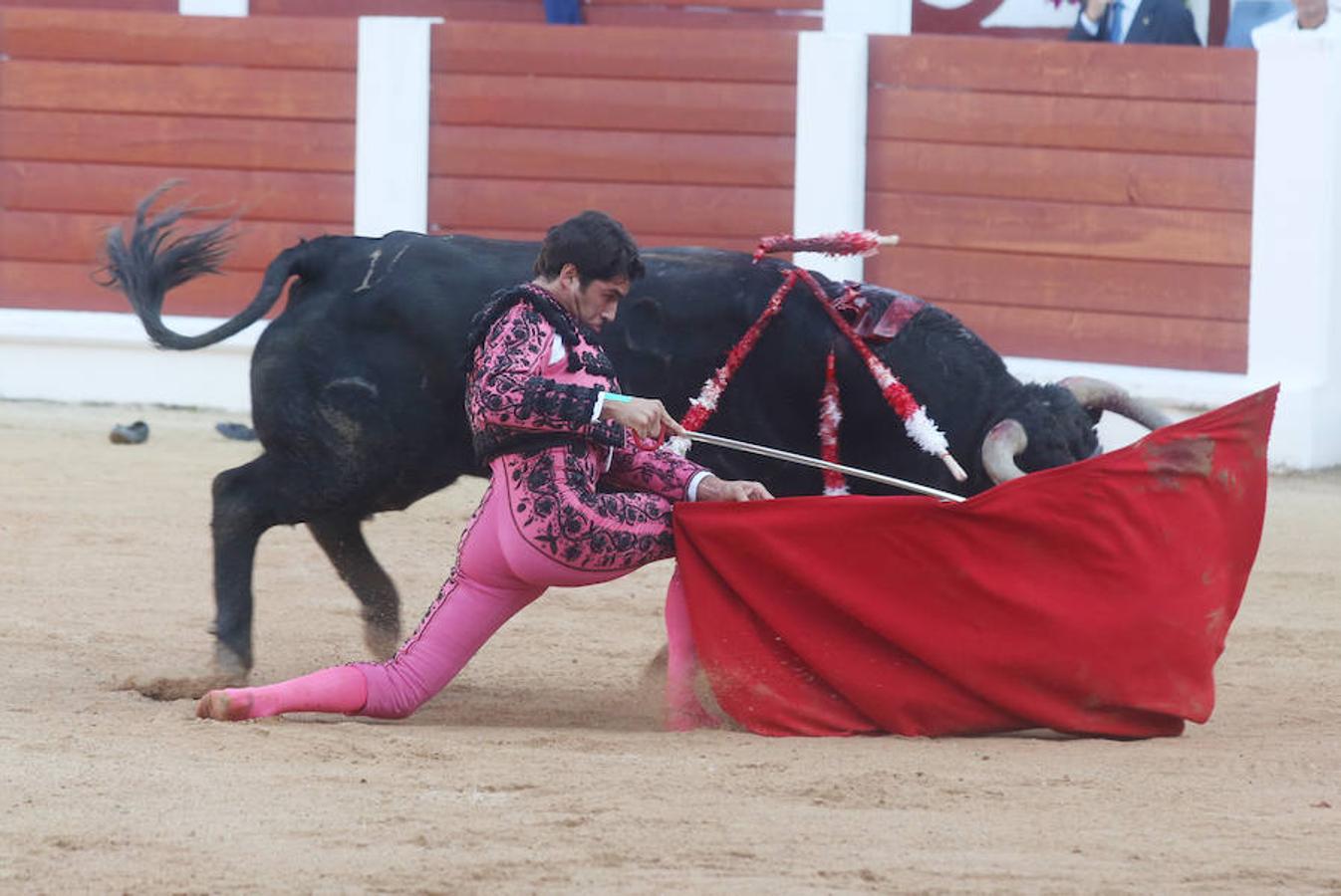 &#039;El Juli&#039; y Perera salen por la puerta grande de El Bibio