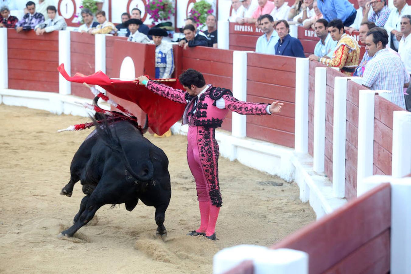 &#039;El Juli&#039; y Perera salen por la puerta grande de El Bibio