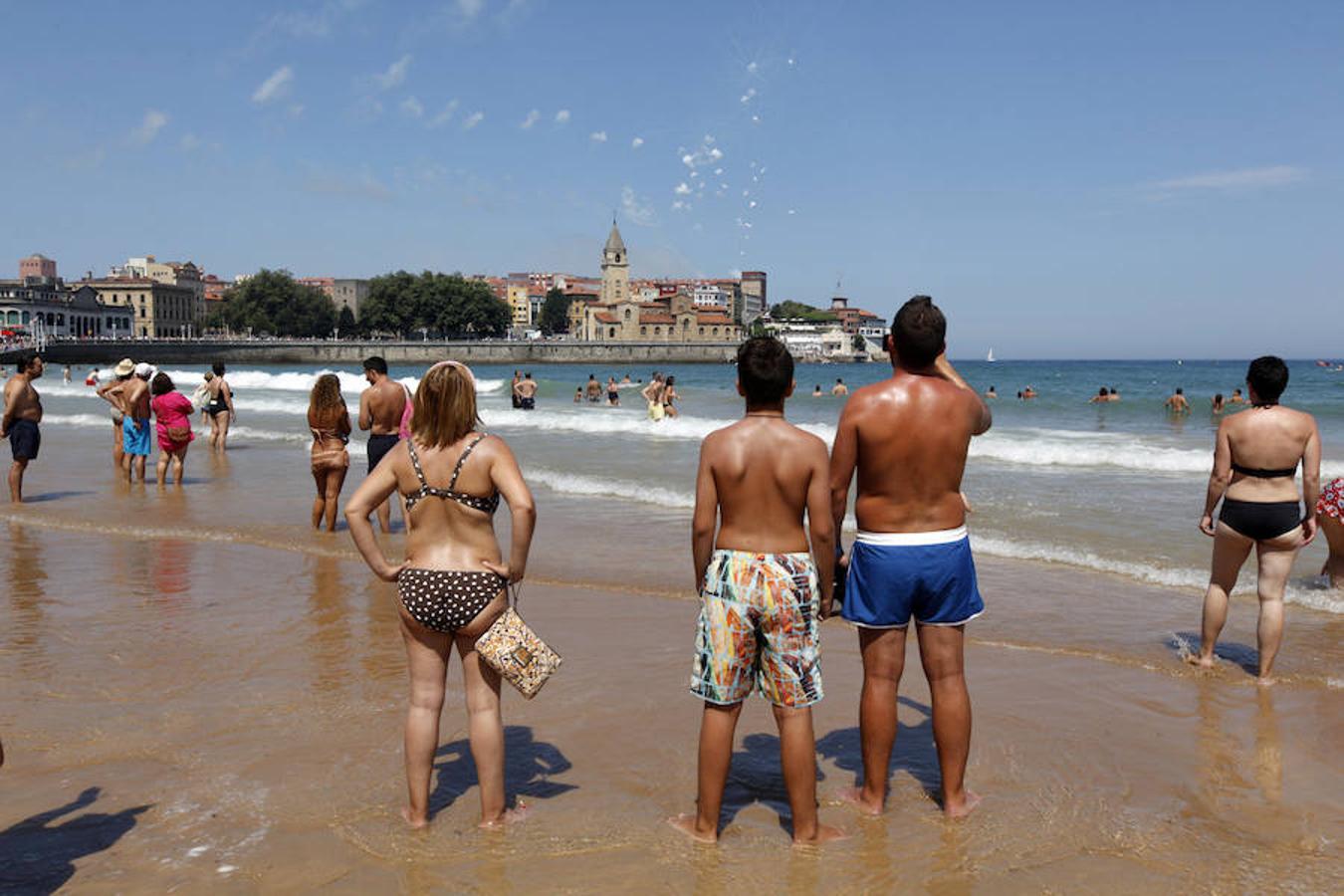 Una emocionante Danza Prima y el Restallón dicen adiós a la &#039;Semanona&#039;