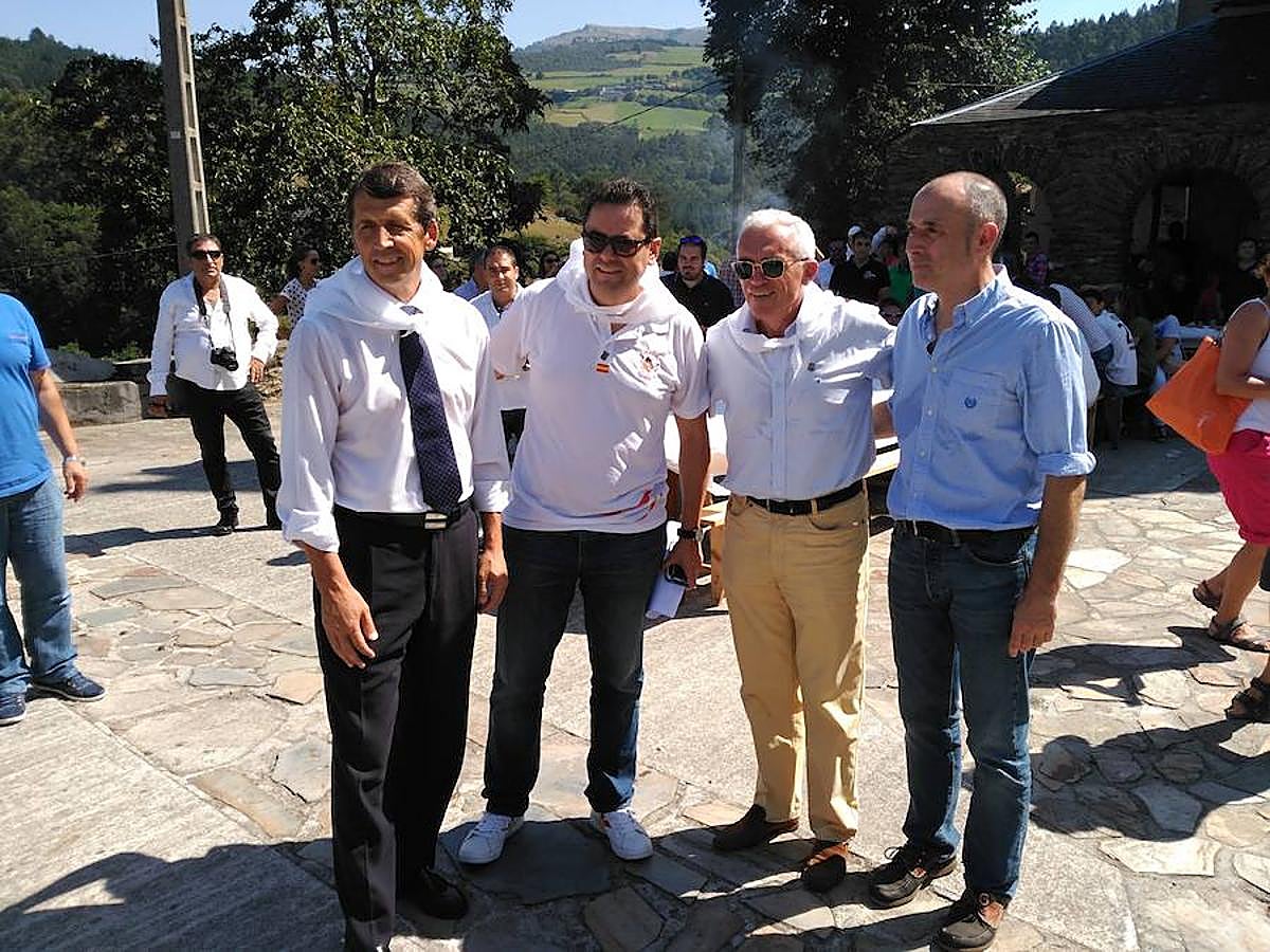 Los periodistas Tomás Roncero y Paco García Caridad, galardonados en Vegadeo