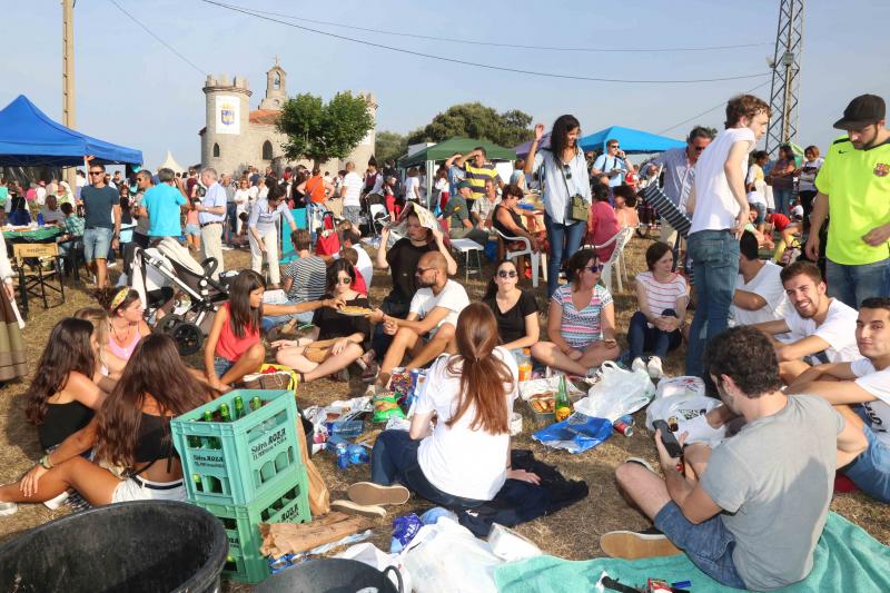 El desfille del Bollu abarrota Llanes