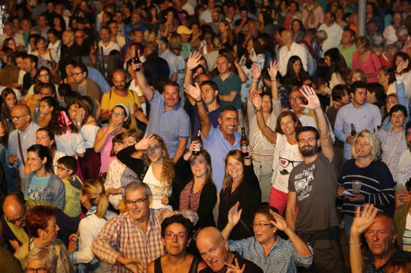 Concierto del Dúo Dinámico en Llanes