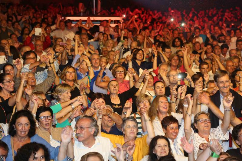 Concierto del Dúo Dinámico en Llanes