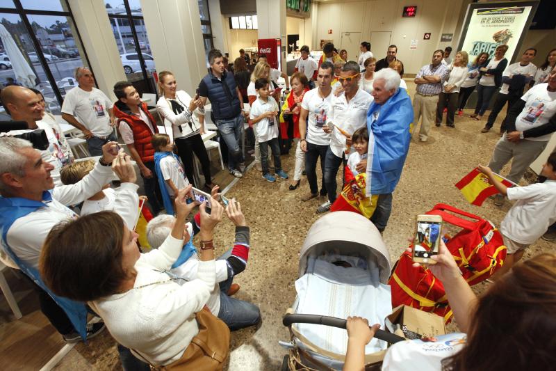 Gran recibimiento del paralímpico Alberto Suárez al llegar a Asturias