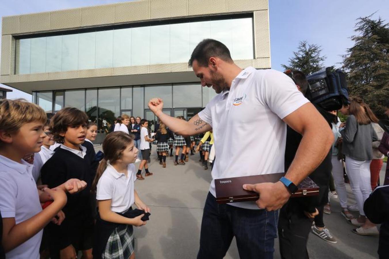 Saúl Craviotto visita el Colegio de la Asunción