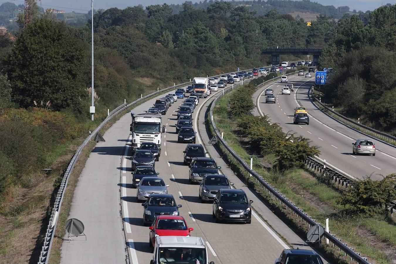 Retenciones en la autopista &#039;Y&#039; por el corte de un carril en Lugones