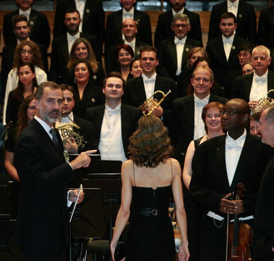 Los Reyes, en Oviedo para los Premios Princesa de Asturias