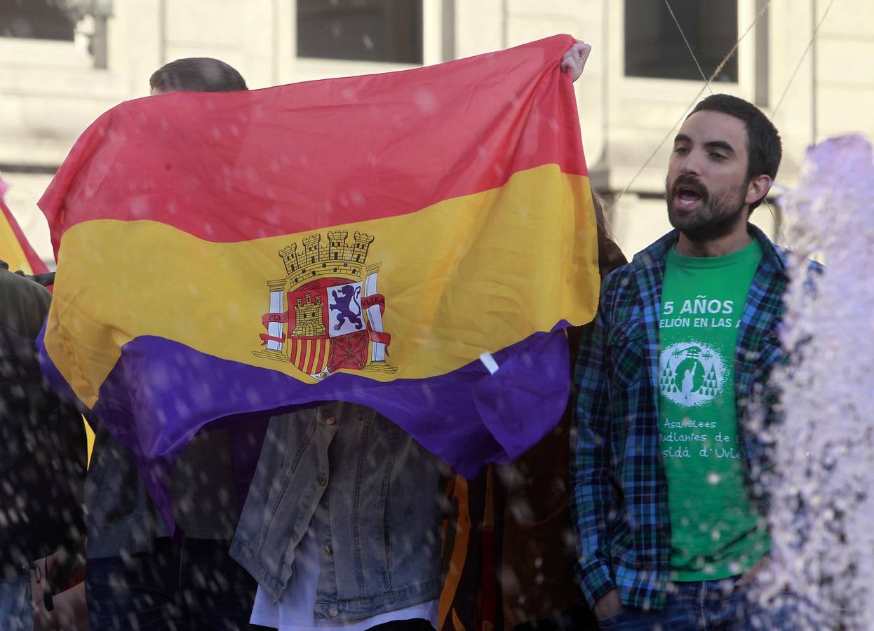 Protestas a la entrada de los Premios Princesa de Asturias