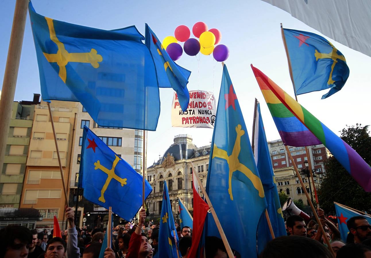 Protestas a la entrada de los Premios Princesa de Asturias