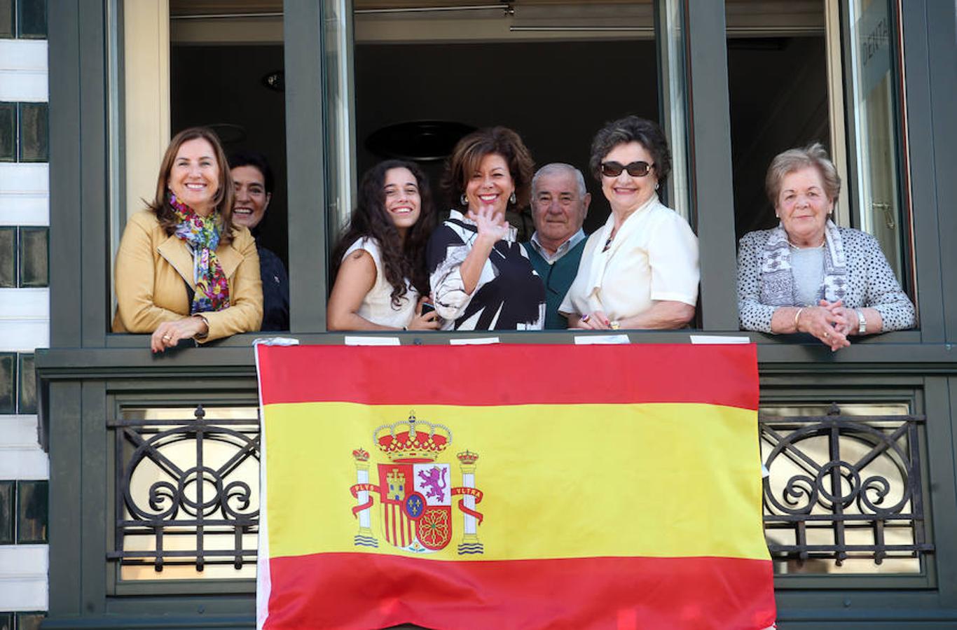 Ambiente a la entrada del Teatro Campoamor